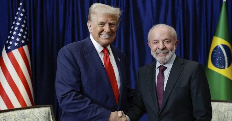 Lula e Trump se reúnem na Malásia e avançam em negociação sobre tarifas impostas a produtos brasileiros