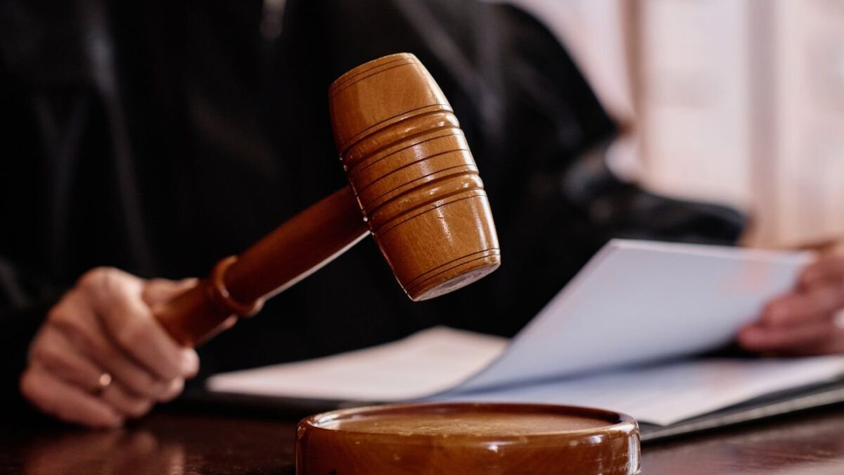 Justiça manda vereador apagar vídeo com fake news sobre habitação em Vitória