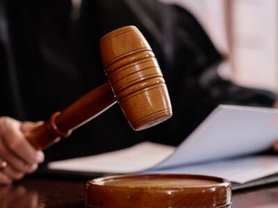 Justiça manda vereador apagar vídeo com fake news sobre habitação em Vitória