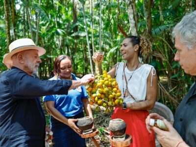 “É preciso financiar as pessoas que moram na floresta”, diz Lula no Assentamento Agroextrativista Ilha Grande