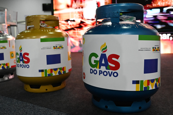 Governo do Brasil inicia o programa Gás do Povo na segunda-feira (24) com distribuição de vales-recarga em dez capitais