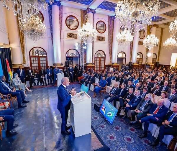 “O Brasil é consciente do enorme potencial econômico de Moçambique e do continente africano”, diz Lula em encontro empresarial