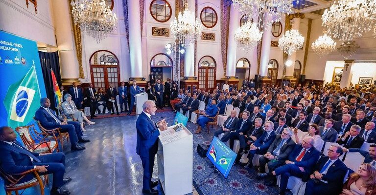 “O Brasil é consciente do enorme potencial econômico de Moçambique e do continente africano”, diz Lula em encontro empresarial
