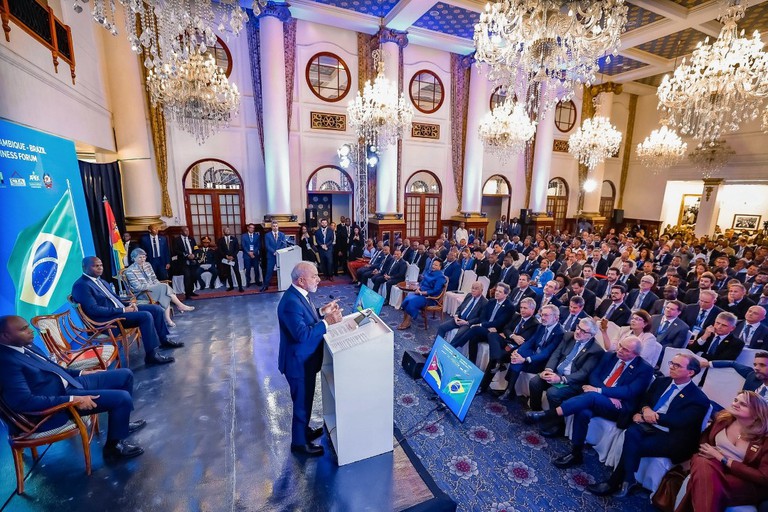 “O Brasil é consciente do enorme potencial econômico de Moçambique e do continente africano”, diz Lula em encontro empresarial
