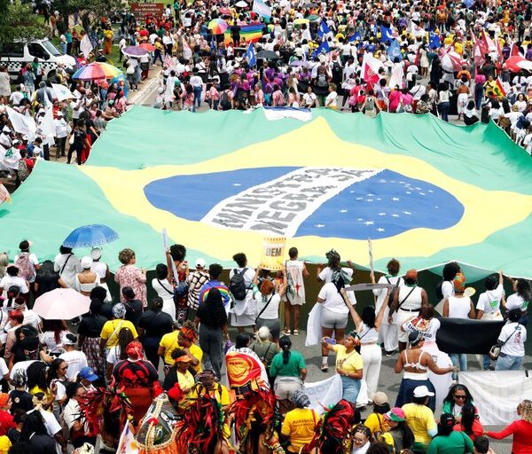 Marcha das Mulheres Negras por Reparação e Bem Viver amplifica voz de milhares de participantes em Brasília