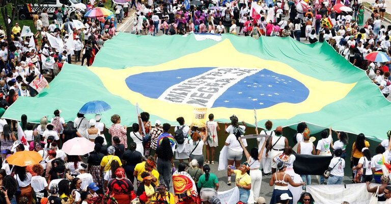 Marcha das Mulheres Negras por Reparação e Bem Viver amplifica voz de milhares de participantes em Brasília