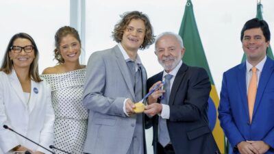 Você merece a consideração do governo e da sociedade brasileira”, diz Lula, ao receber o campeão olímpico Lucas Pinheiro