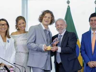 Você merece a consideração do governo e da sociedade brasileira”, diz Lula, ao receber o campeão olímpico Lucas Pinheiro