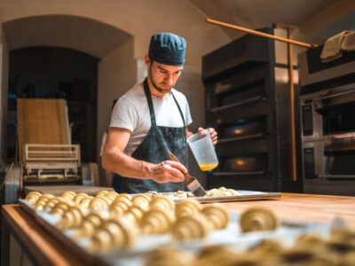 Estudo aponta que redução da jornada pode gerar 4,5 milhões de empregos e reforça debate sobre o fim da escala 6×1