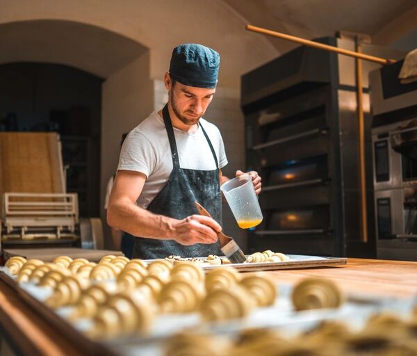 Estudo aponta que redução da jornada pode gerar 4,5 milhões de empregos e reforça debate sobre o fim da escala 6×1