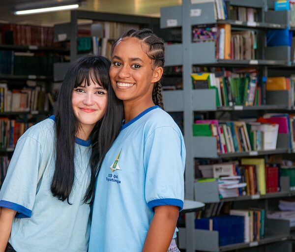 Pé-de-Meia amplia permanência escolar e ajuda jovens a projetar o futuro