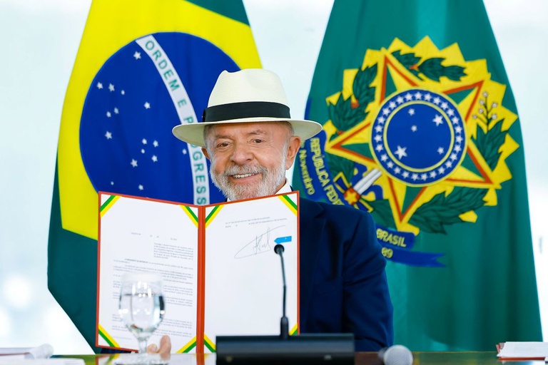 Lula assina promulgação do acordo Mercosul–União Europeia e envia ao Congresso outros dois tratados