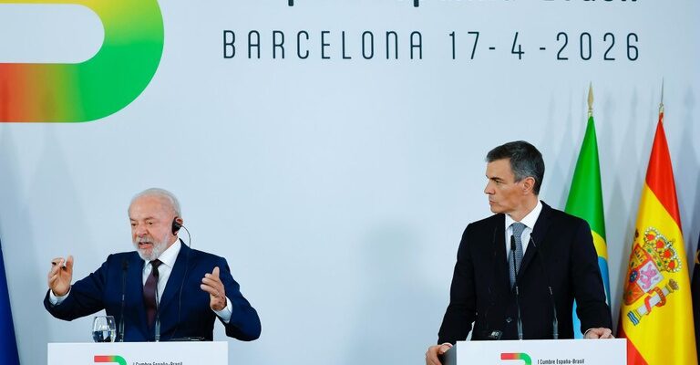 Lula e Pedro Sánchez defendem, em Barcelona, a importância da regulamentação das redes sociais