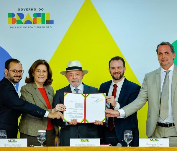 Presidente Lula assina MP do Novo Desenrola com foco na recuperação financeira de famílias, estudantes e pequenos empreendedores