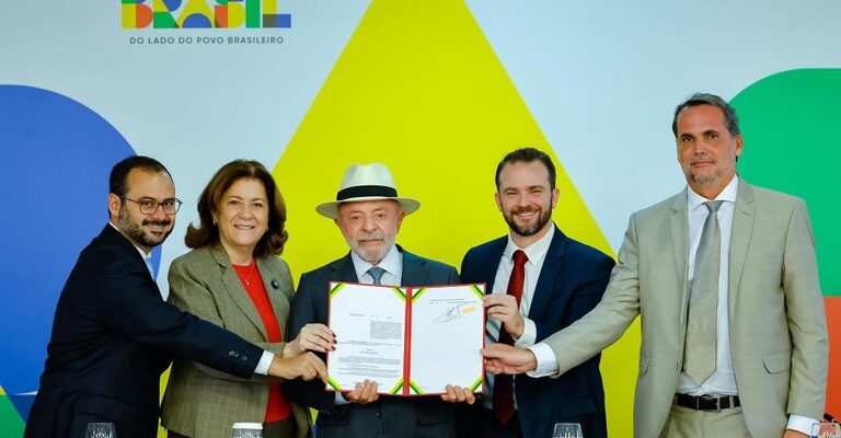 Presidente Lula assina MP do Novo Desenrola com foco na recuperação financeira de famílias, estudantes e pequenos empreendedores