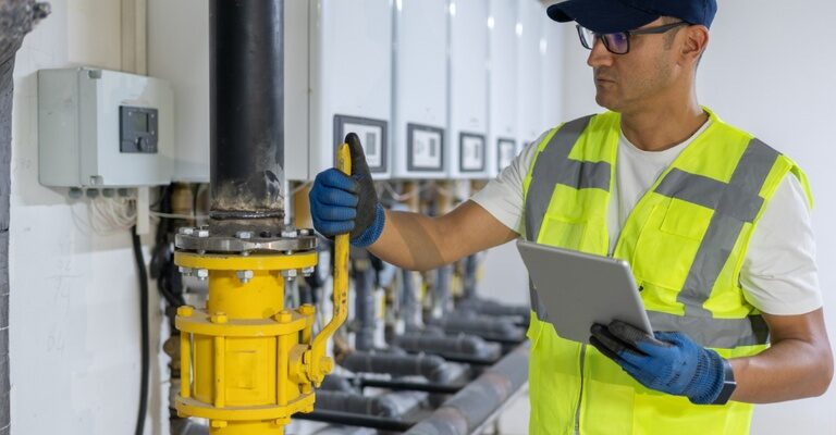 Brasil gera 85,8 mil empregos formais em abril e saldo no ano chega a quase 700 mil