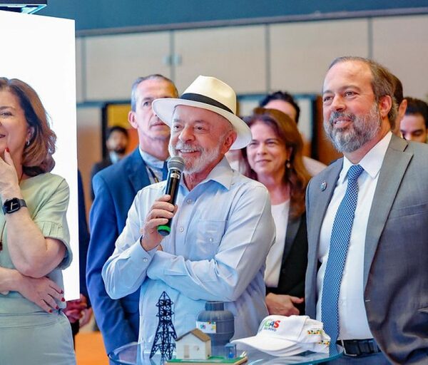 Presidente Lula anuncia R$ 130 bilhões em distribuição de energia e reforça ampliação do Luz para Todos