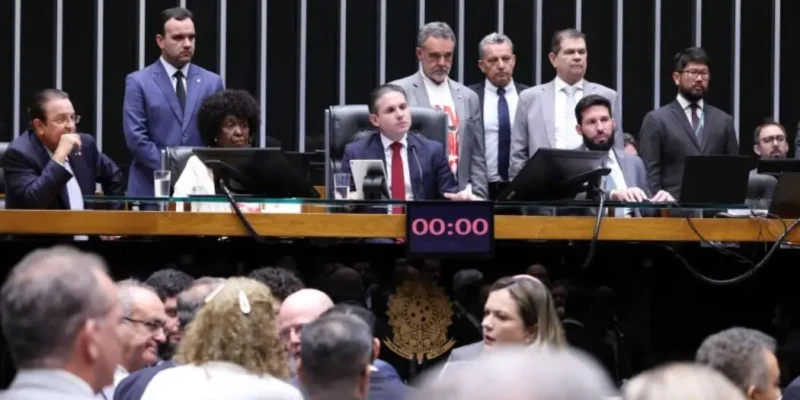 Câmara aprova PEC que acaba com escala 6×1 e reduz jornada para 40 horas