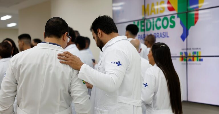 Governo do Brasil cria política integrada para formação médica