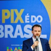 Dario Durigan faz balanço da economia e ressalta que o Brasil de hoje paga menos tributo Dario Durigan faz balanço da economia e ressalta que o Brasil de hoje paga menos tributo
