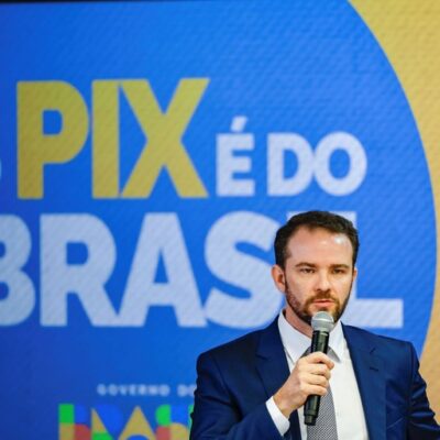 Dario Durigan faz balanço da economia e ressalta que o Brasil de hoje paga menos tributo