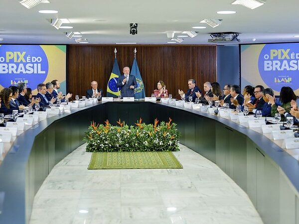Em reunião ministerial, Lula defende soberania do Brasil e sequência de diálogo com os EUA Em reunião ministerial, Lula defende soberania do Brasil e sequência de diálogo com os EUA