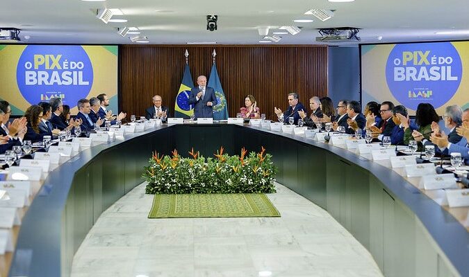 Em reunião ministerial, Lula defende soberania do Brasil e sequência de diálogo com os EUA Em reunião ministerial, Lula defende soberania do Brasil e sequência de diálogo com os EUA
