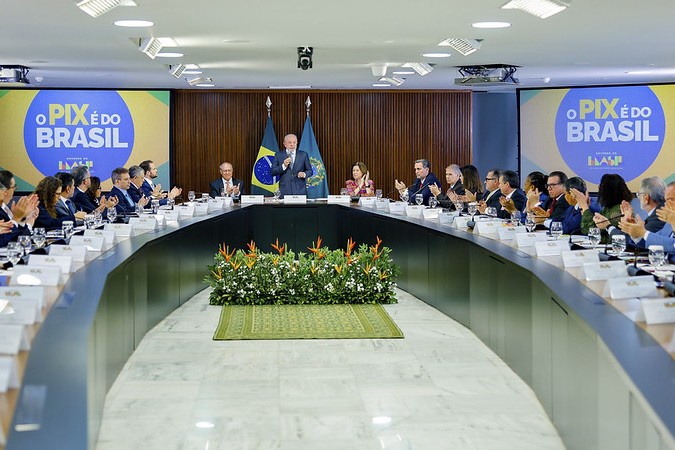 Em reunião ministerial, Lula defende soberania do Brasil e sequência de diálogo com os EUA Em reunião ministerial, Lula defende soberania do Brasil e sequência de diálogo com os EUA