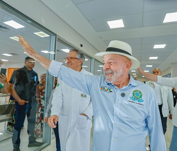 Temos que garantir que o povo seja tratado com respeito e decência”, diz Lula em visita ao primeiro hospital oncológico interestadual do país
