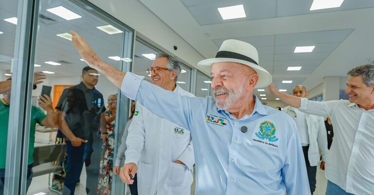 Temos que garantir que o povo seja tratado com respeito e decência”, diz Lula em visita ao primeiro hospital oncológico interestadual do país