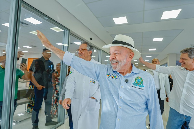 Temos que garantir que o povo seja tratado com respeito e decência”, diz Lula em visita ao primeiro hospital oncológico interestadual do país