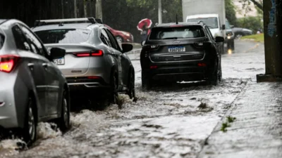Frente fria chega a Salvador e eleva chance de chuva para 90%; confira previsão Frente fria chega a Salvador e eleva chance de chuva para 90%; confira previsão