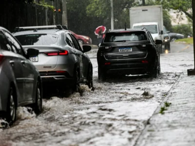 Frente fria chega a Salvador e eleva chance de chuva para 90%; confira previsão Frente fria chega a Salvador e eleva chance de chuva para 90%; confira previsão