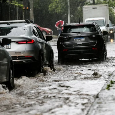 Frente fria chega a Salvador e eleva chance de chuva para 90%; confira previsão Frente fria chega a Salvador e eleva chance de chuva para 90%; confira previsão
