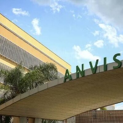 Anvisa manda recolher antibiótico após identificar fragmento de vidro em frasco; saiba lote Anvisa manda recolher antibiótico após identificar fragmento de vidro em frasco; saiba lote