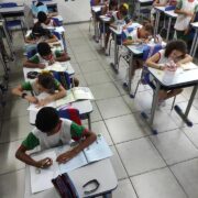 Alunos da EMEF Marcílio de Noronha recebem exames e óculos gratuitos pela Prefeitura de Viana Alunos da EMEF Marcílio de Noronha recebem exames e óculos gratuitos pela Prefeitura de Viana