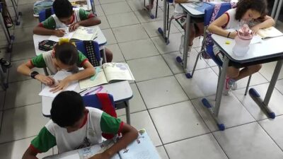 Alunos da EMEF Marcílio de Noronha recebem exames e óculos gratuitos pela Prefeitura de Viana Alunos da EMEF Marcílio de Noronha recebem exames e óculos gratuitos pela Prefeitura de Viana
