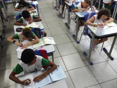 Alunos da EMEF Marcílio de Noronha recebem exames e óculos gratuitos pela Prefeitura de Viana Alunos da EMEF Marcílio de Noronha recebem exames e óculos gratuitos pela Prefeitura de Viana