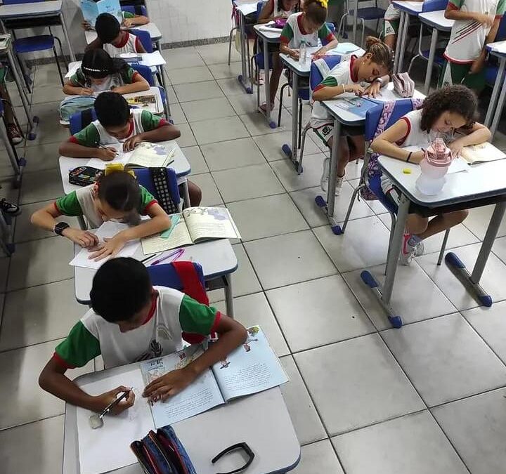 Alunos da EMEF Marcílio de Noronha recebem exames e óculos gratuitos pela Prefeitura de Viana Alunos da EMEF Marcílio de Noronha recebem exames e óculos gratuitos pela Prefeitura de Viana