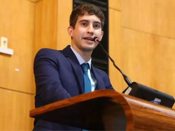 Justiça Federal absolve Lucas Polese de acusações de homofobia e ofensas contra Contarato Justiça Federal absolve Lucas Polese de acusações de homofobia e ofensas contra Contarato