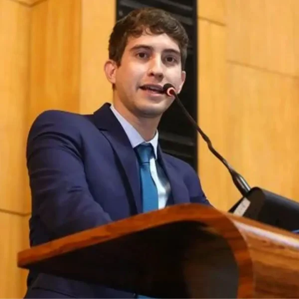 Justiça Federal absolve Lucas Polese de acusações de homofobia e ofensas contra Contarato Justiça Federal absolve Lucas Polese de acusações de homofobia e ofensas contra Contarato