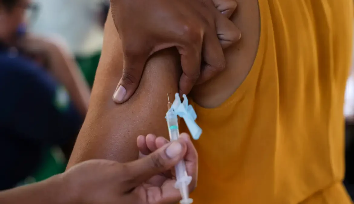 Com 13 casos de sarampo, São Paulo alerta para reforço na vacinação Com 13 casos de sarampo, São Paulo alerta para reforço na vacinação