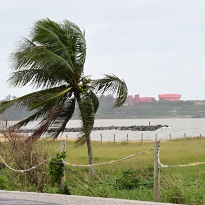 ES tem alerta de vendaval e Marinha prevê ventos de até 74 km/h no litoral ES tem alerta de vendaval e Marinha prevê ventos de até 74 km/h no litoral